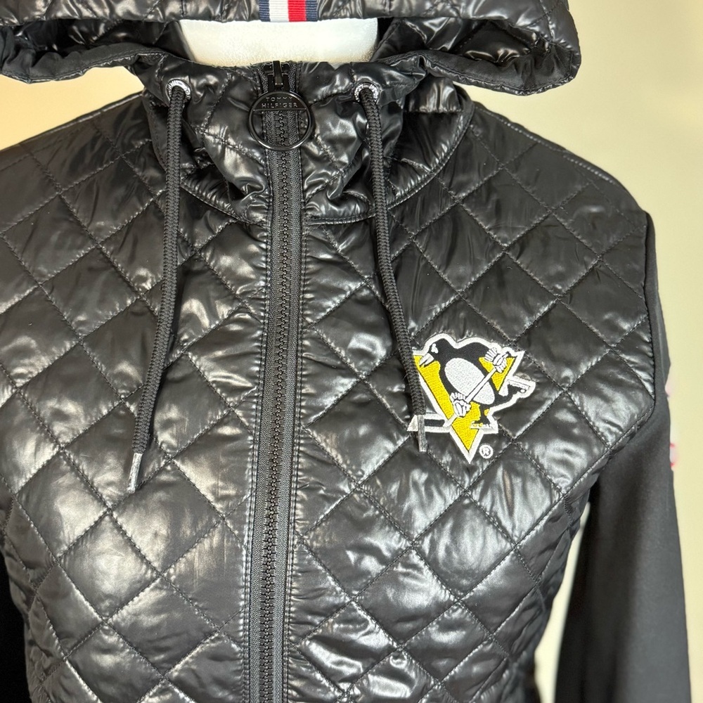 NWOT Tommy Hilfiger NHL Pittsburgh Penguins Quilted Hooded Jacked Black Small - Picture 3 of 15